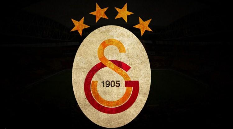 <p><strong>Galatasaray</strong><br />
<br />
Sarı- kırmızılı kulüpten yapılan açıklama şöyle: "Yeni yıla umutla girmek isteyen vatandaşlarımıza yönelik Ortaköy'de gerçekleşen hain terör saldırısını lanetliyoruz. Hayata umutla bakan, tek istediği eğlenmek olan yurttaşlarımıza alçakça ve insanlıktan nasibini almamış bir şekilde saldırı olduğunu üzüntüyle öğrenmiş bulunuyoruz. Bu vahşet sonucunda hayatını kaybeden vatandaşlarımıza Allah'tan rahmet, yakınlarına başsağlığı, yaralanan yurttaşlarımıza en kısa zamanda şifa diliyoruz."</p>
