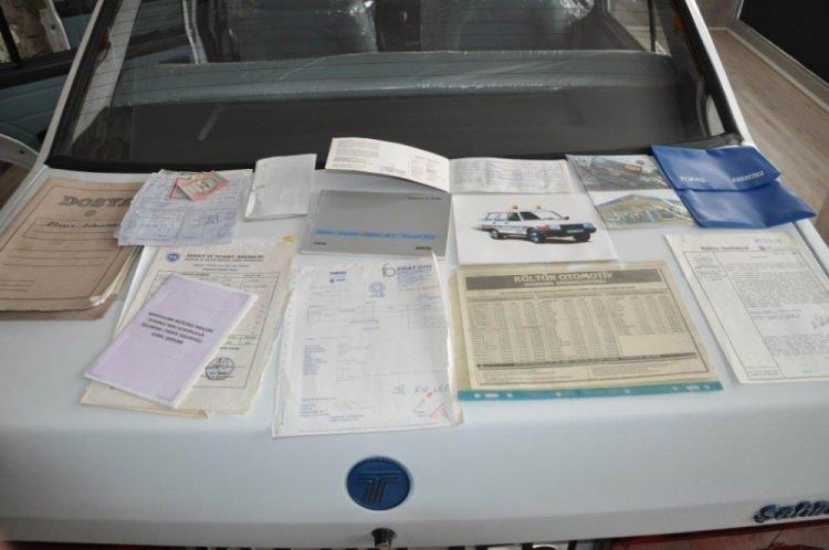 <p>Otomobil'i 27 bin liraya satışa çıkardığında aynı gün 25 bin lira teklif geldini ifade Fatih Yunus Güzel, “1994 model beyaz Şahin otomobil buji kablosundan hava filitresine, lastiklerinden tüm plastik aksamına kadar tamamı orijinal. Aracın koltuklarındaki naylonu bile fabrika çıkışlı. Ben bu arabayı İstanbul Beşiktaş’tan aldım.</p>