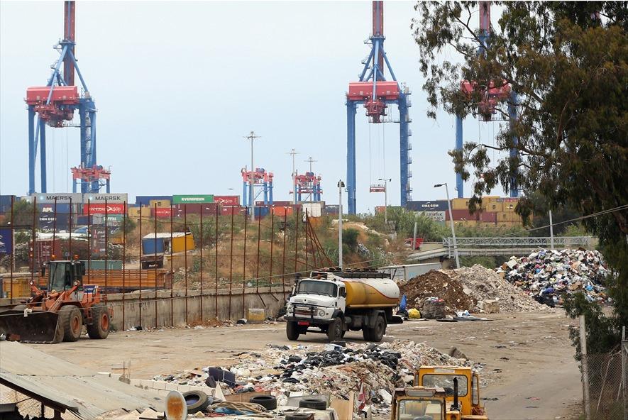 <p>2015'te eski &ccedil;&ouml;p toplama merkezinin kapatılmasıyla sokaklara kadar taşan &ccedil;&ouml;pler, &uuml;lkede geniş &ccedil;aplı protestolara ve toplumsal gerginliğe sebep olmuştu.&nbsp;</p>
