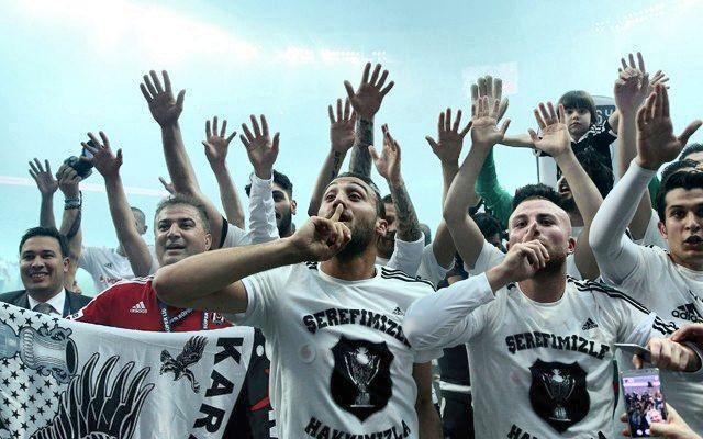 <p>. Biz Beşiktaş'ı öyle ayağa kaldırdık. Sevgilerle, dualarla Beşiktaş bir yere geldi. Böyle gitmesine de gayret ediyorum. </p>