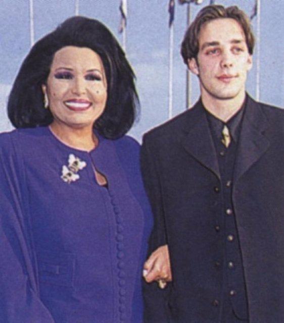 <p>Ünlü sanatçı Bülent Ersoy 1999 yılında Cem Adler'le evlenmişti.</p>
<p> </p>