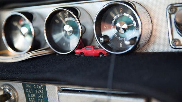 <p>Guiness Rekorlar Kitabında</p>

<p> </p>

<p>Amerikan ölçüleri ile Gordon'un katettiği yol 3 milyon mile karşılık geliyor. Bu da yılda ortalama 63.829 mil, yaklaşık 100 bin km'ye karşılık geliyor. Maceracı sürücü Volvo Coupé aracı ile ilk milyonuncu milini 1987 yılında yapmış.</p>
