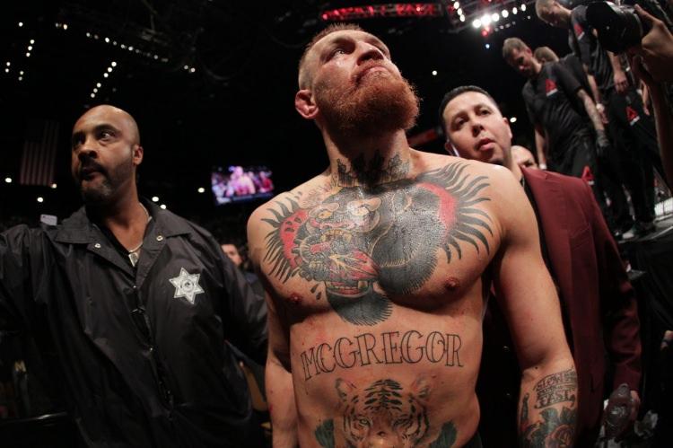 <p>Mcgregor'a sadece maça çıkması için 15 milyon dolar vermeye hazırım. Dövüşten elde edilecek yayın gelirini nasıl paylaşacağımızı ise daha sonra konuşabiliriz" dedi.</p>