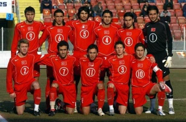 <p>SOLDAN SAGA: BURAK YILMAZ, MEHMET TOPAL, CAN ARAT, BEKIR IRTEGUN, SELCUK INAN, KALECI VOLKAN BABACAN. OTURANLAR SOLDAN SAGA: UGUR UCAR, MEHMET CAKIR, OLCAN ADIN, FERHAT OZTORUN, KAPTAN SABRI SARIOGLU</p>
<p> </p>