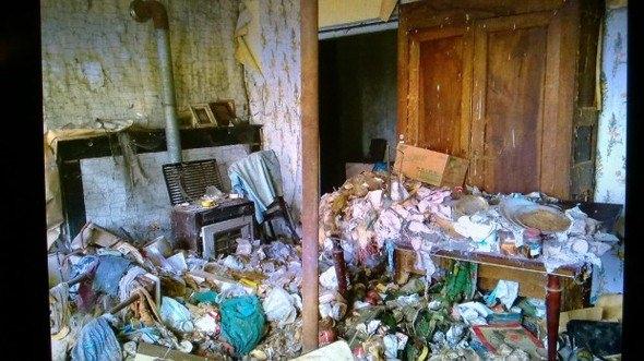 <p><em>Mağarayı dönüştürecek paranın “P”sine sahip olmayan çift 25.000 Euro‘luk kredi için on tane banka dolaştı. Lakin düzenli bir işleri yoktu ve tüm bankalardan olumsuz cevap aldılar. Çift, sonunda çareyi Alexis’in babasının restoranında çalışmakta buldu.</em></p>

<p> </p>
