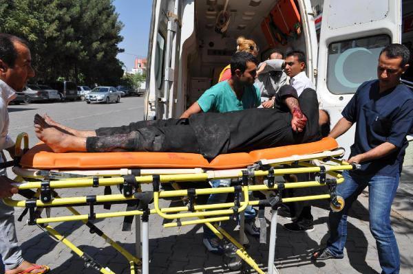 Suriye'nin Haseki kentinde bağlı Rasulayn ilçesinde, Özgür Suriye Ordusu ile PYD arasında çıkan çatışmada sınırı aşan kurşunlar iki kişinin ölümüne sebep oldu. Belediye hoparlöründen yapılan anonslar vatandaşları tedirgin etti.