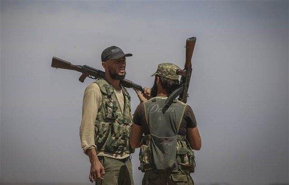 <p>Cerablus ve Çobanbey'den gelen muhalifler, IŞİD'den ele geçirdikleri Kandura'da buluştu.</p>