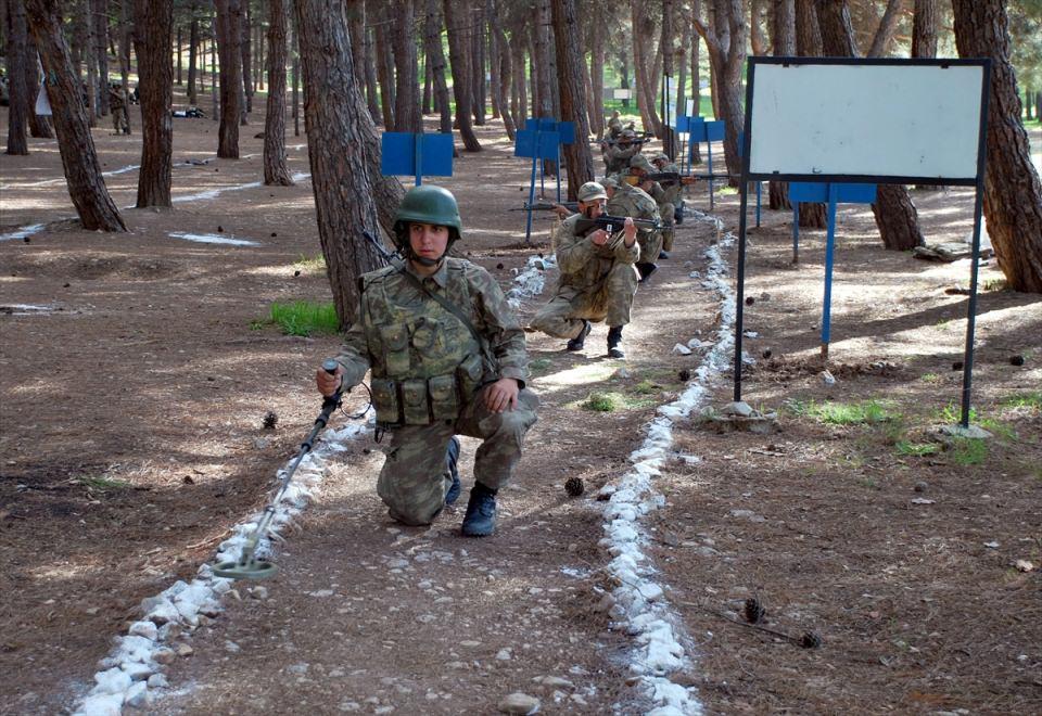 <p><strong>"İyi eğitim aldık"</strong></p>
<p> </p>
<p>Çorumlu asker Muhsin Özsoy da sağlığı yerinden olan herkesin vatani görevini yerine getirmesi gerektiğini vurguladı.</p>