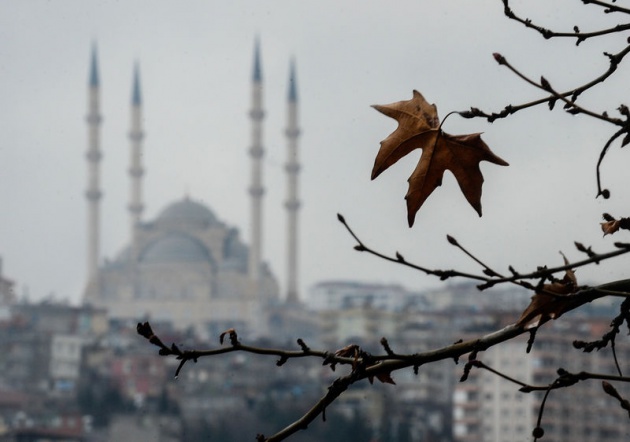 <p>Yapımına 1993'de başlanan ve 2,5 yıl önce ibadete açılan Kahramanmaraş'taki Abdülhamit Han Camisi, turistlerin en çok ziyaret ettiği eserlerin başında geliyor.</p>