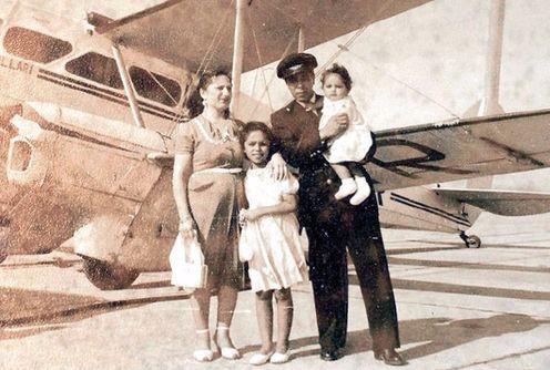 <p>1914 yılında Tayyare Mektebi'ne (Hava Harp Okulu) girdi, 1916'da Osmanlı Tayyare Bölüklerinde (Hava Kuvvetleri Komutanlığı) pilot oldu ve Birinci Dünya Savaşı sırasında iki yıl savaş uçaklarıyla başarılı bir şekilde uçtu.</p>

<p> </p>
