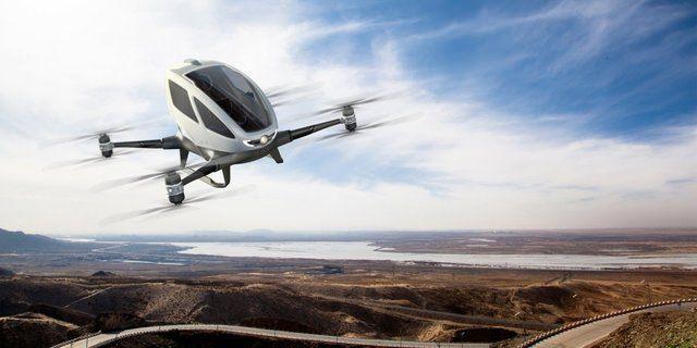 <p>Saatte 100 km hıza erişebilen Ehang 184, 100 kiloya kadar bir yolcuyu yaklaşık 23 dakika kadar uçurabiliyor. </p>

<p> </p>
