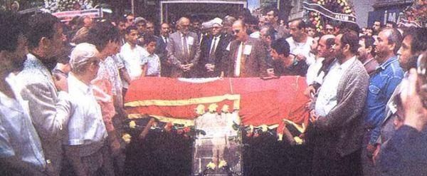 <p>90'ların en acı günlerinden biri,Metin Oktay'ın cenaze töreni (1991)</p>