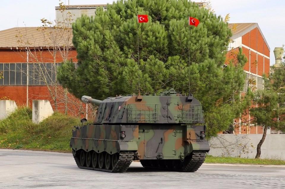 <p>Obüsün gövdeve kule tasarımları ve analizleri modern tasarım programları kullanılarak tamamen bilgisayar ortaminda yapılmıştır.</p>
<p> </p>