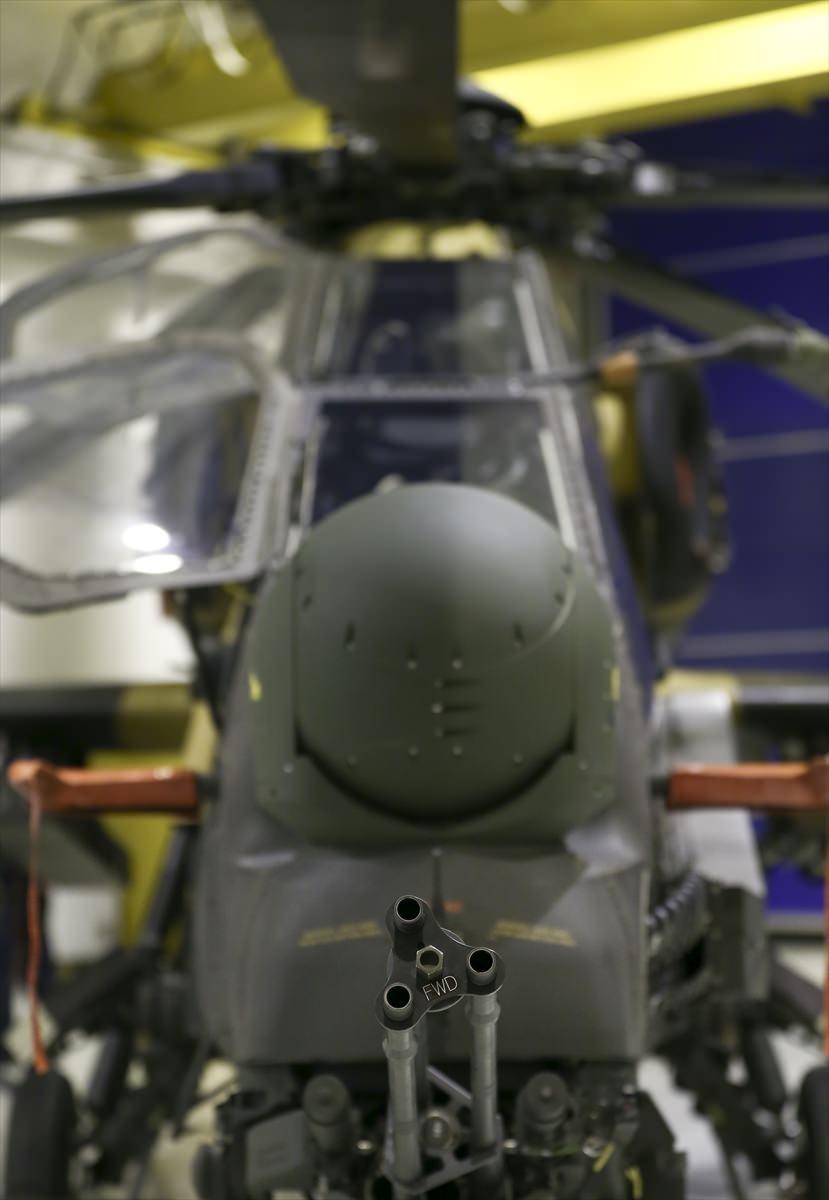 <p>Yıl sonuna kadar 35'ten fazla helikopterin TSK envanterinde yer alması hedeflenirken yakın zamanda ATAK helikopterlerinin yerli tanksavar silahı UMTAS'ı da kullanması planlanıyor. </p>
