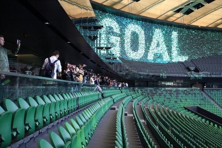 <p>Futbolu hayatının merkezine koyan ve 2008'de kurduğu takımı sekiz yıl içinde bugün Avrupa Ligi'nde mücadele eden bir takım haline getiren bir kulüp, başkanın kendisi gibi futbol aşığı bir inşaat şirketi sahibi ile dostluğu dünyaya eşi benzeri olmayan bir stadın kazandırılmasını sağladı. </p>
