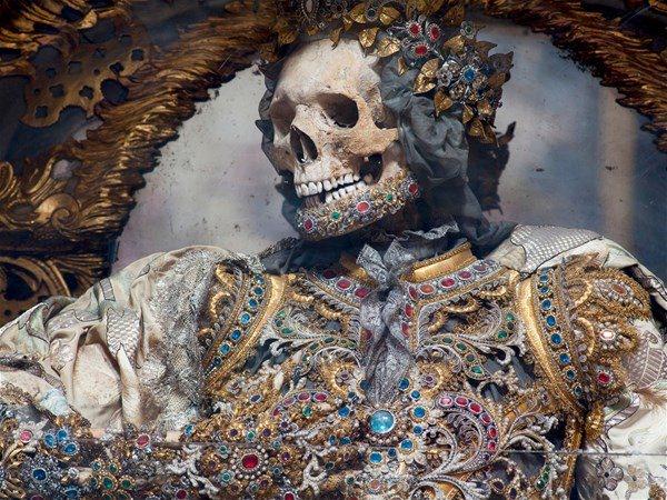 <p>İlk olarak 1578 yılında ortaya çıkan Roma mezarları tarih meraklılarının ilgisini çekiyor. </p>
<p> </p>
