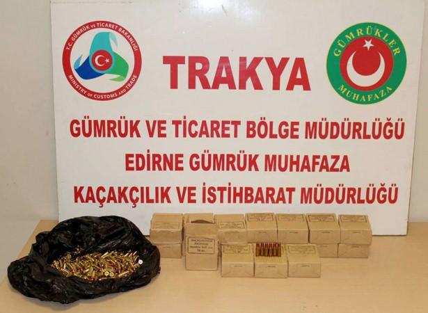 <div>Zanlının, yurtiçinde ve yurtdışında irtibatlı olduğu kişilerle örgüt  bağlantısı olup olmadığının tespiti için soruşturma başlatıldı.  Gözaltına alınan M.H.K, işlemlerinin ardından sevk edildiği adliyede  tutuklandı. </div>

<div> </div>
