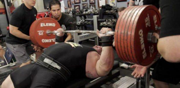 <p>Bench Press yatarak halter kaldırma anlamına geliyor.</p>
