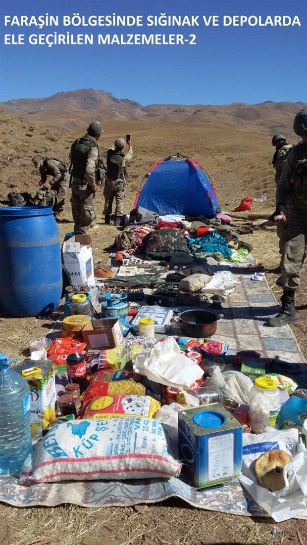 <p>Askeri kaynaklardan alınan bilgiye göre, Van-Şırnak-Hakkari'nin kesişim bölgesinde bulunan ve bölücü terör örgütünün yurt içindeki ana üslenme bölgelerinden biri olarak kabul edilen ve dün 11 teröristin öldürüldüğü Faraşin/Beytüşşebap bölgesine yönelik operasyon devam ediyor.</p>

<p> </p>
