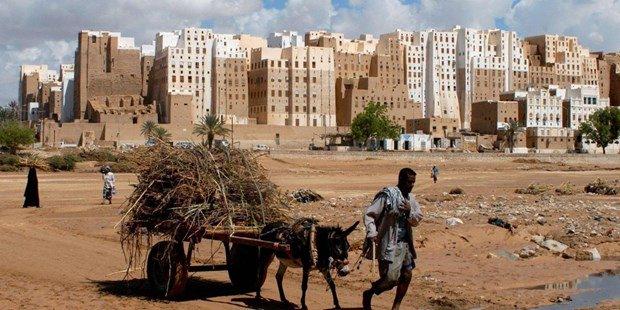 <p><strong>45. YEMEN</strong><br />
<br />
GSYİH: Bin 408 dolar<br />
Milli Gelir: 34 milyar 954 milyon dolar<br />
Nüfus: 26 milyon 832 bin<br />
Yönetim şekli: Cumhuriyet</p>
<p> </p>