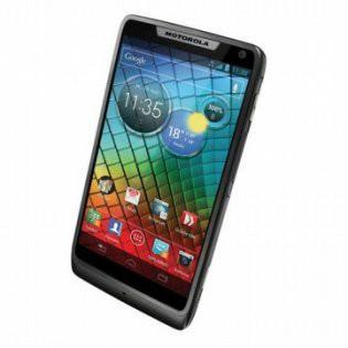 <p>Motorola RAZR i- Intel'in 2 GHz hızında çalışan Atom Z2460 işlemcisini kullanan Motorola RAZR i uzun pil ömrüyle de dikkatleri çeken bir telefon</p>