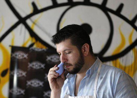   Buenos Aires'li sanat&ccedil;ı, Alejandgro Korn b&ouml;lgesindeki st&uuml;dyosunda &ccedil;ok farklı bir y&ouml;ntem kullanıyor.