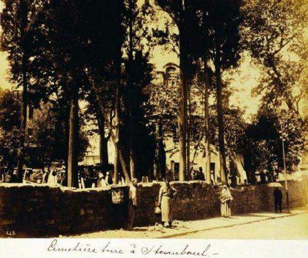 <p>Zeynep Sultan Camii önü.(1900'lü yılların başı. Gülhane)</p>