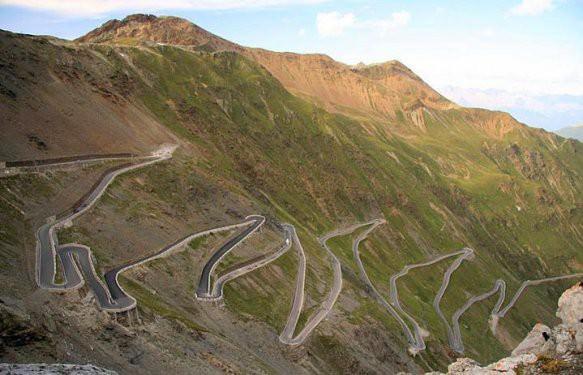 <p>Stelvio Pass, Doğu Alpler, Italya</p>