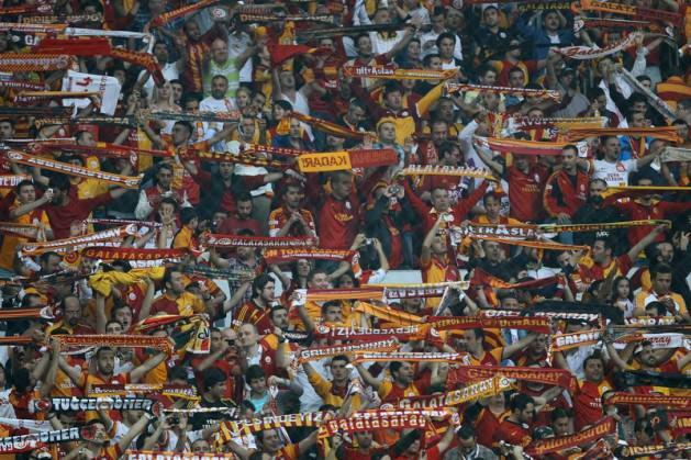<p>GALATASARAY diye yazılır. • Ş A M P İ Y O N • diye okunur.</p>