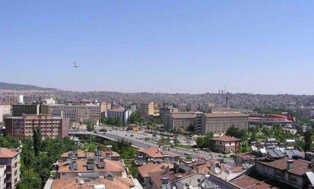 <p>GAZİANTEP</p>
<p> </p>
<p>1 milyon 91 bin seçmeni bulunan Gaziantep'te bin 100 denek üzerinde yapılan araştırmada AK Partili Fatma Şahin'e yüzde 54 oy çıkarken, CHP'ye yüzde 28, MHP'ye ise denekler yüzde 7 oy verdi.</p>