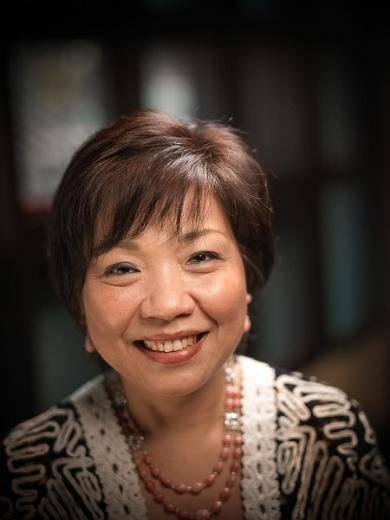 <p><strong>Pollyana Chu</strong> <br />1 milyar dolar</p>