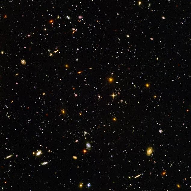 <p>Hubble teleskobu'nu tarafından çekilen, Evren'in 13 milyar yıl önceki görüntüsü (2004)</p>
