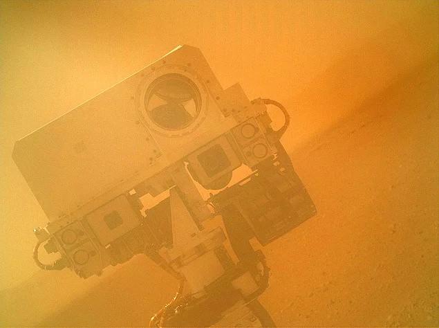 <p>Meşhur Curiosity, Mars'tan selfie çekerken... (2012)</p>
