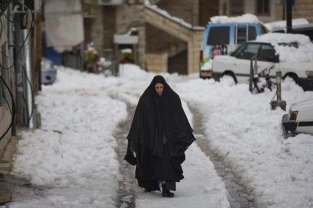 <p>Bu yüzyıldaki en enteresan olaylardan birisi de, Ortadoğu'nun 100 yıldan uzun süre sonra karla tanışmasıydı. (2012)</p>
