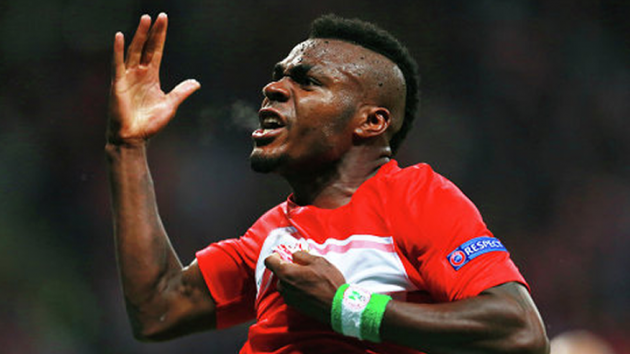 <p>Bu doğrultuda Emmanuel Emenike transferinde son aşamaya gelindi. Ancak Fenerbahçe Başkanı’nın asıl hedefi forvet arkasına yapılacak hamle olacak gibi.</p>