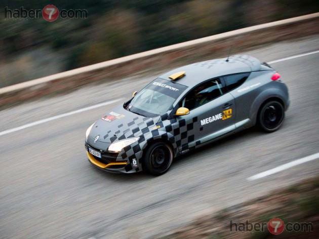 <p>2011 Renault-Megane-RS-N4</p>