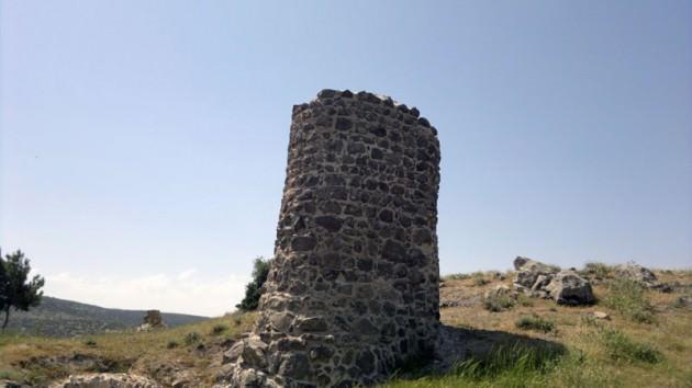 Kaleyle ilgili ayrıntılı bilgiler için sizi haber metnini okuyama davet ediyor ve kaleden resimlediğim görüntülerle başbaşa bırakıyorum... 