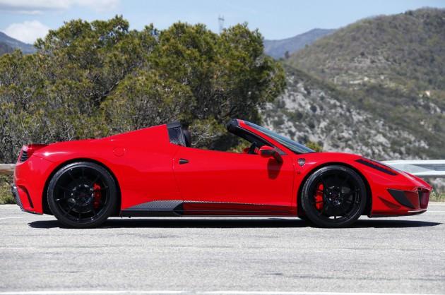 Yeni Mansory 458 Spider, Monaco Edition ile çok özel… Ferrari Spider, seri üretimde ultra hafif ve yüksek dayanımlı karbon malzemeyi bolca kullanıyor. Mansory ise Monaco Edition yorumunda bu özel malzemeleri tasarımın tüm aşamalarında kullanmıştır. Aerodinamik yapının her bir tasarım parçası hava katsayısını minimum’a indirecek seviyede mükemmel yüzey kalitesi ile üretilip araç üzerine büyük bir hassasiyet ile monte edilmiş.
