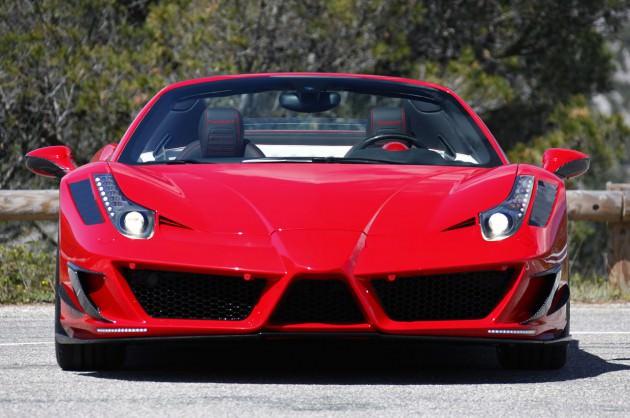 Mansory 458 Spider tasarımın performans ile dansı! Mansory Convertible büyüleyici tasarımı ile sadece etkileyici değil, aynı zamanda üstün bir performansa da sahip. Optimize edilmiş motor performans yönetimi, spor hava filtresi ve spor egzoz sistemi sayesinde sadece motor performansı değil hızlanma sürelerinde de çok önemli gelişmeler elde edilmiş. Sekiz silindirli motorun 590hp’lik gücü ve 560NM’lik torku sayesinde Mansory Monaco Edition 0’dan 100km/saat hıza bir nefes süresinde, sadece 3,2sn’de ulaşıyor. Mühendislerinin tekrar yorumladıkları Mansory 458 Spider’ın son sürati ise fabrika değerlerini aşıp 330km/saat’e ulaşıyor.