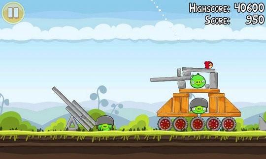 Angry Birds: iOS'dakinin tersine, Android'de reklamlı sürümü sayesinde ücretsiz sunulan Angry Birds, gerçekçi fizikleriyle size eğlenceli dakikalar yaşatıyor.