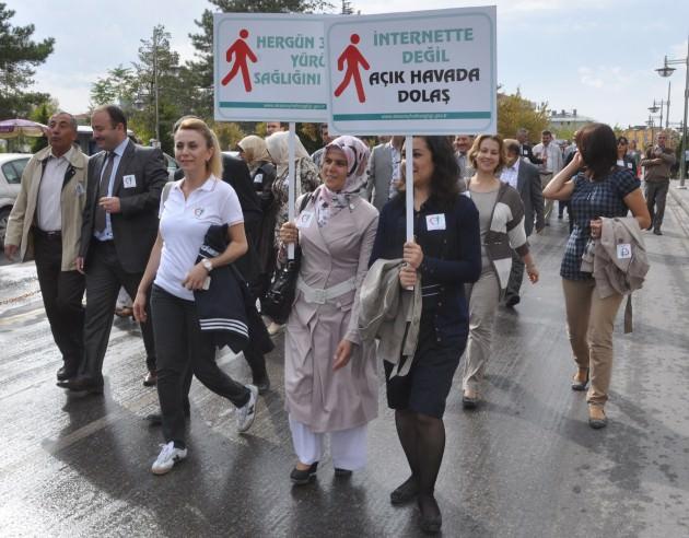 HER YIL 3 EKİM TARİHİNDE KUTLANAN ‘DÜNYA YÜRÜYÜŞ GÜNÜ’ TÜM YURTTA OLDUĞU GİBİ AKSARAY’DA DA BÜYÜK BİR COŞKUYLA KUTLANDI