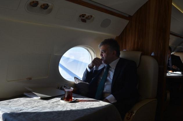 <p><span>Cumhurbaşkanı Gül’ün Ankara-İstanbul seyahatinden bir kare.</span></p>