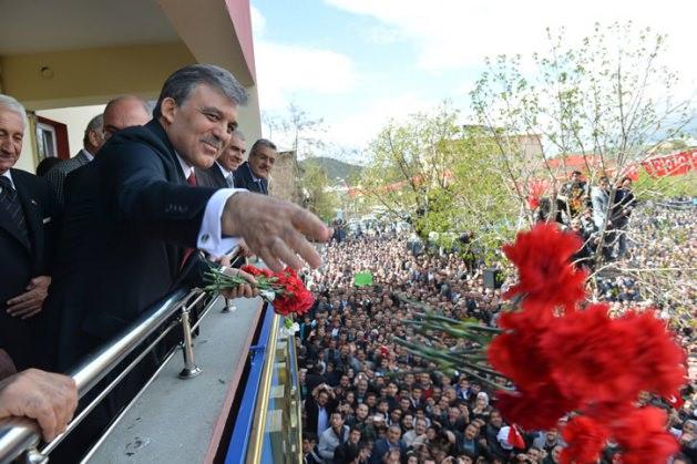 <p><span>Cumhurbaşkanı Gül, Muş ziyaretinde vatandaşların yoğun ilgi ve sevgisiyle karşılaştı.</span></p>