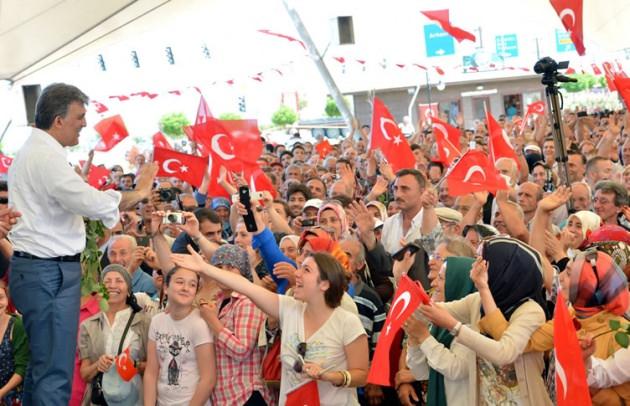 <p><span>Cumhurbaşkanı Gül, Rize Ardeşen’de vatandaşlara hitap etti.</span></p>