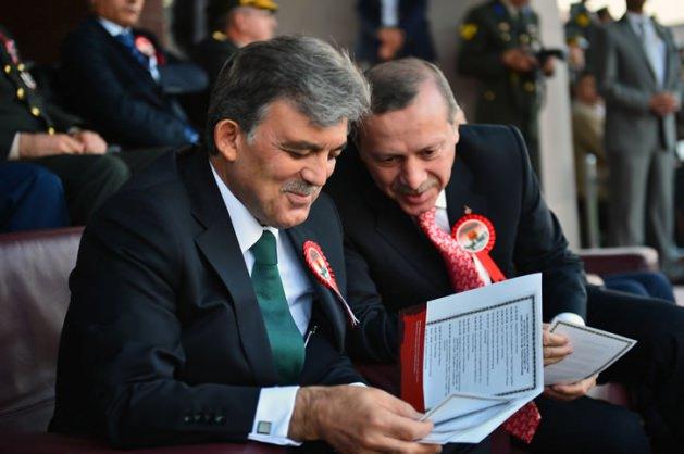 <p><span>Cumhurbaşkanı Gül ve Başbakan Erdoğan, Cumhurbaşkanlığı Muhafız Alayı Sancak Devir Teslim Töreni’ne katıldı.</span></p>