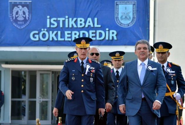 <p><span>Cumhurbaşkanı Gül, Hava Harp Okulu Komutanlığı'nın 59. dönem mezuniyet törenine katıldı.</span></p>