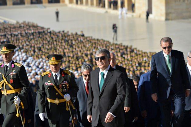 <p><span>Cumhurbaşkanı Gül ve devlet erkânı, Anıtkabir’de 29 Ekim Cumhuriyet Bayramı törenlerine katıldı.</span></p>