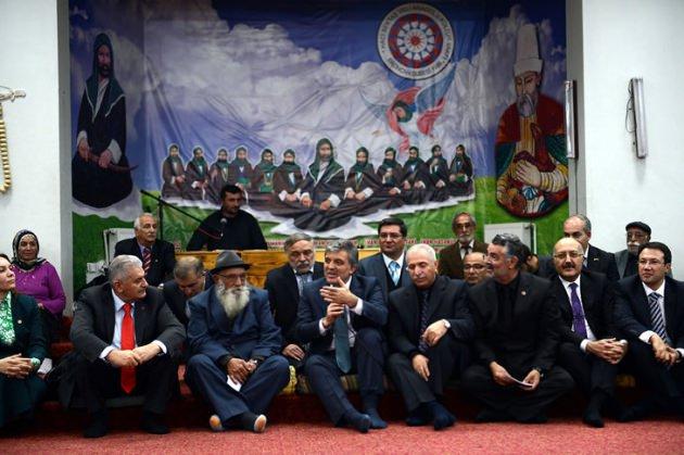 <p><span>Cumhurbaşkanı Gül’ün Erzincan’da Cemevi ziyaretinden bir kare.</span></p>