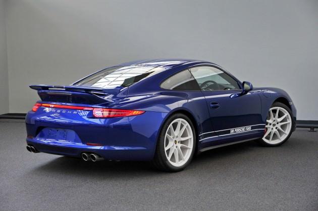 <p>Facebook’taki hayran sayısı beş milyonu aşan Porsche, Şubat ayında başlayan ve takipçilerinin istekleri doğrultusunda özelleştirdiği 911 Carrera 4S’in resmi fotoğrafları bugün yayınlandı.</p>