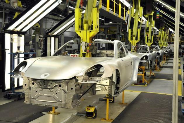 <p>Sosyal medyadaki popülaritesini kısa zamanda hızla artıran Porsche, bunu kutlamak için Aqua Mavisi Metalik boya ile renklendirdiği 911 Carrera 4S’i gün ışığına çıkardı.</p>